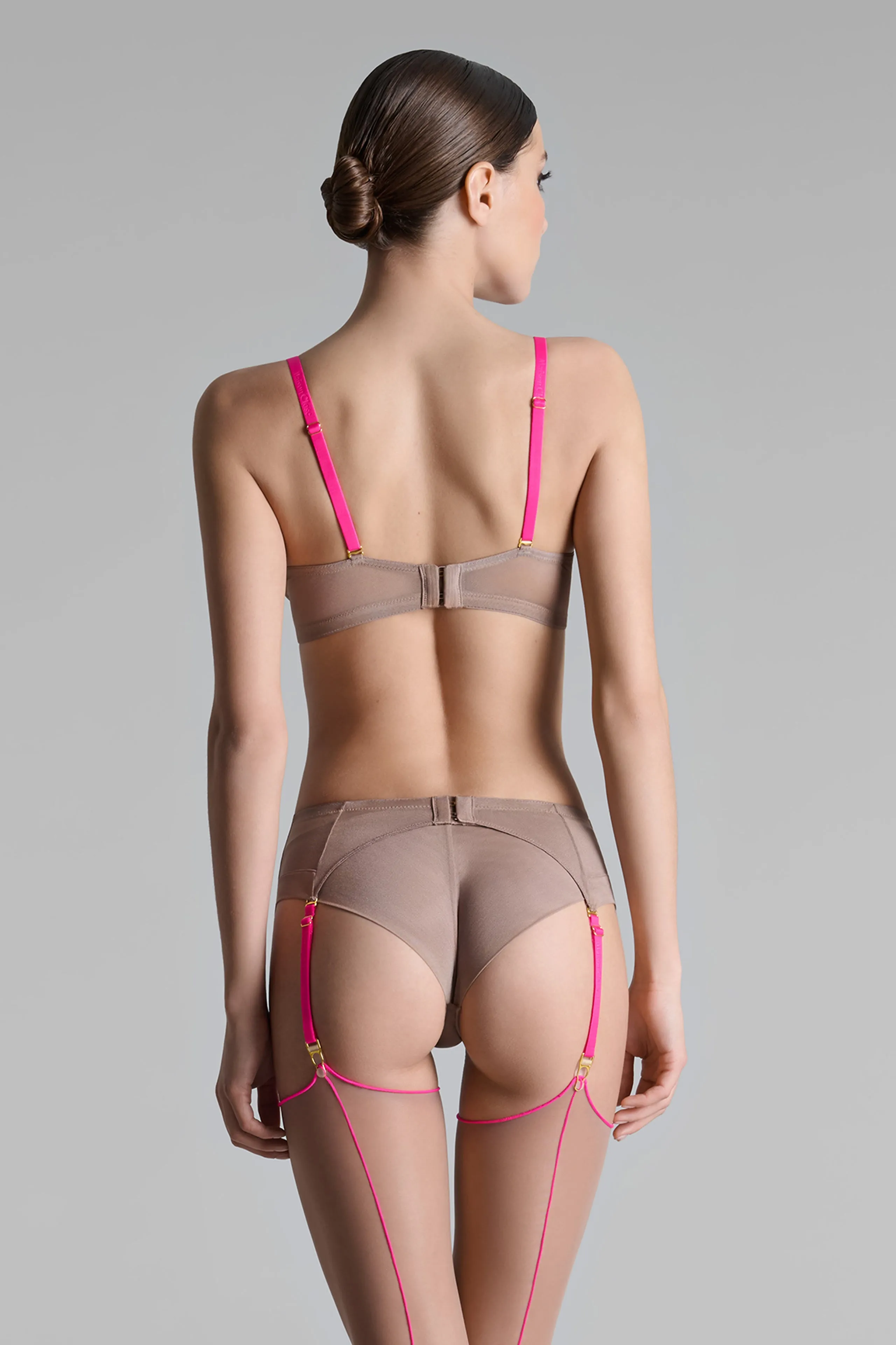 Garter Belt - Corps à Corps