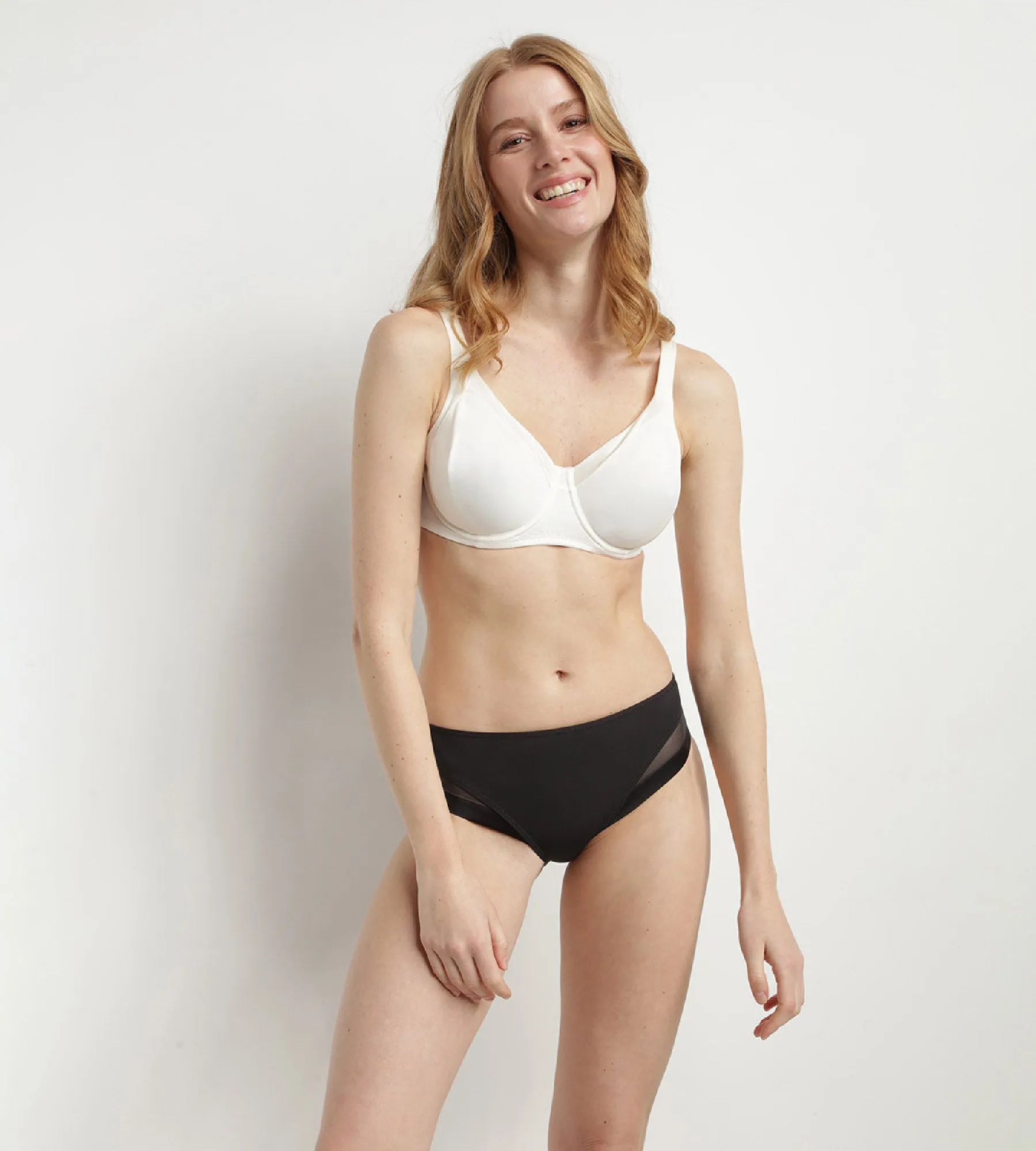 Generous Invisible Dim underwire push-up bra with mother-of-pearl
